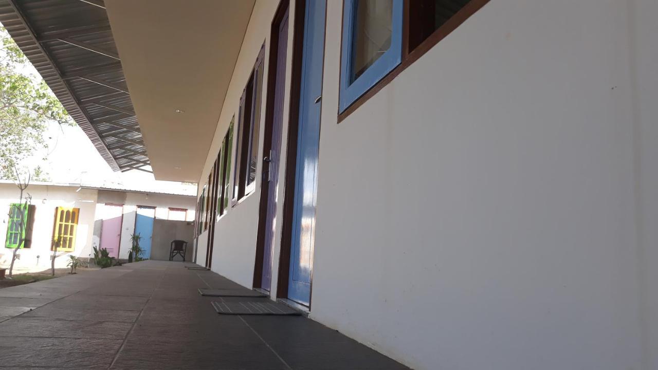 Bujang Lapuk Hostel Sekotong Εξωτερικό φωτογραφία